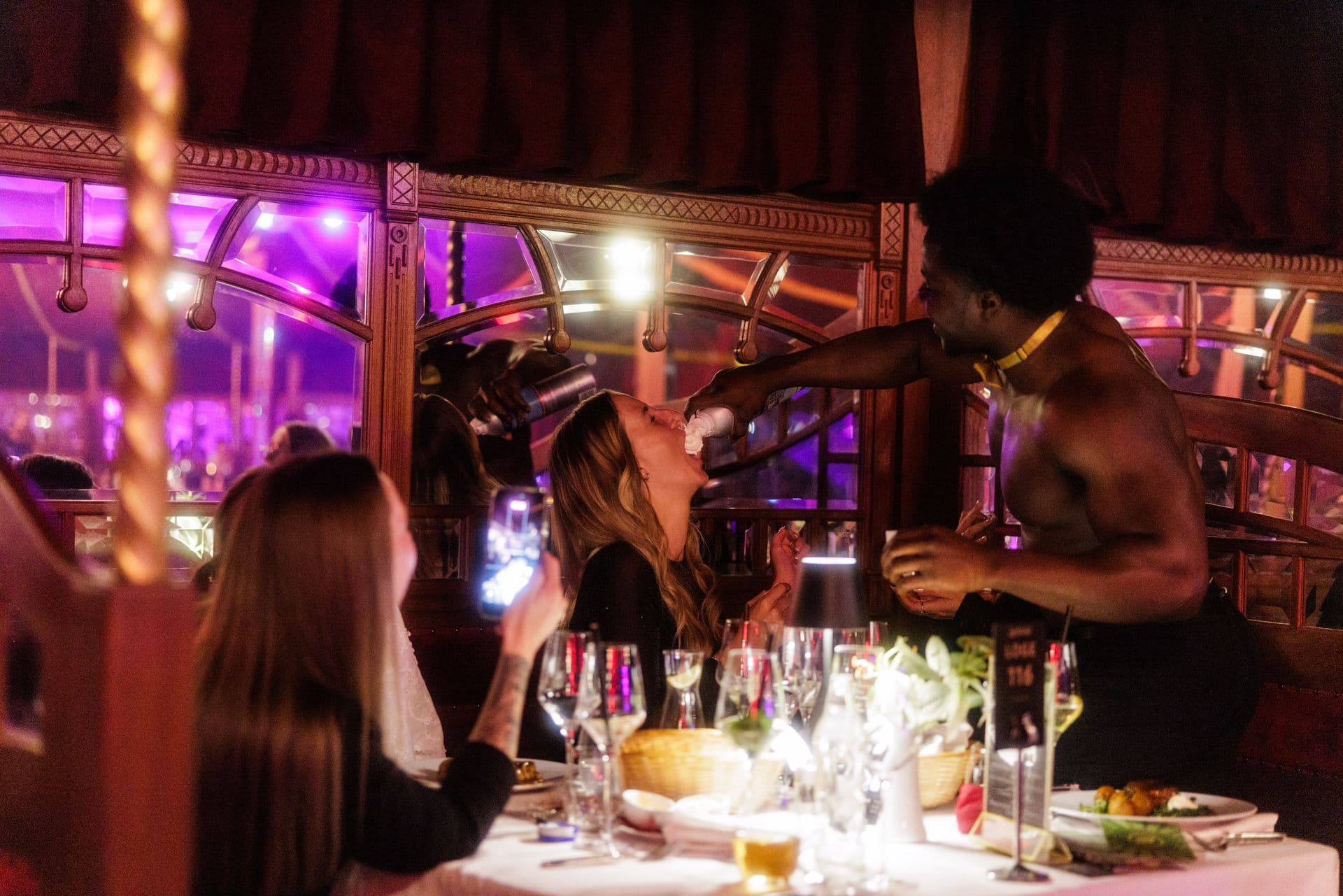 SIXX PAXX Dinner Show